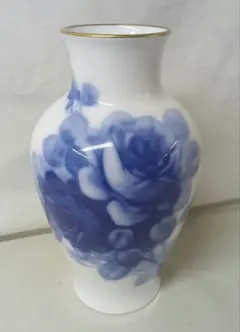 Okura China バラ装飾 花瓶 - メルカリ