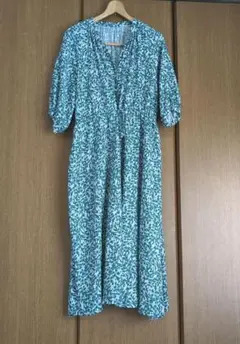 新品未使用　定価３万円　リバティ　花柄シャツワンピース　ブルー　青　羽織 新品未使用 定価3万円 リバティ 花柄シャツワンピース ブルー 青 羽織