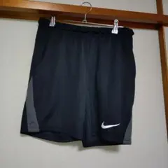 Nike ブラック ハーフパンツ