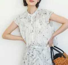 グレディブリリアン　マーブル柄ブラウス