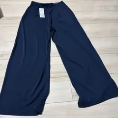 ☆新品☆UNIQLO クレープジャージーストレートパンツ　丈短め　ネイビー
