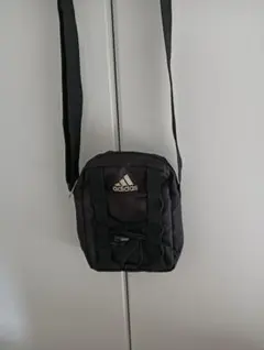 adidas ブラック ショルダーバッグのサムネイル