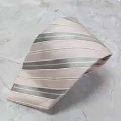 【希少】タケオキクチ　ネクタイ　薄桃色 シルバー　ストライプ　絹【n1818】