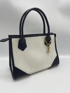 YSL イブサンローラン エンボス カサンドラ ハンドバック ホワイト 白
