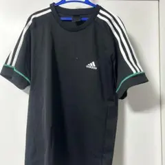 adidas ブラック ストライプ Tシャツ