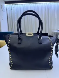 VALENTINO ブラックスタッズハンドバッグのサムネイル