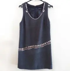 QUEENS COURT ビジュー付きひざ丈ワンピース