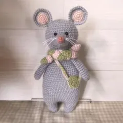 ねずみのあみぐるみ マフラーとポシェットのサムネイル