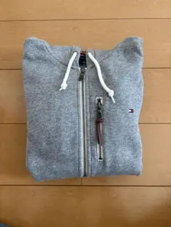 トミーヒルフィガー Tommyグレー パーカー