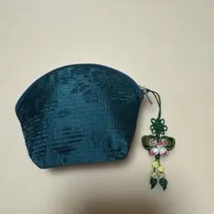 韓国伝統刺繍 蝶チャーム付きポーチ 緑のサムネイル