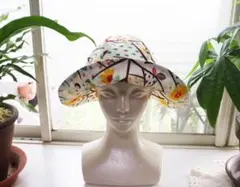 木と花と鳥のプリントイエローバスケットハット