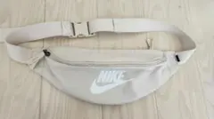 Nike ベージュ ボディバッグ