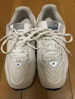 New Balance 725 ホワイトスニーカー
