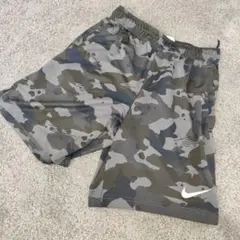 ナイキ　NIKE　ハーフパンツ　ショートパンツ　迷彩柄　グレー　スウッシュロゴ