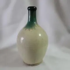 陶器製ボトル型花器 クリーム・グリーン 独特なデザイン