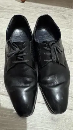 黒いレザー ドレスシューズ 低ヒール
