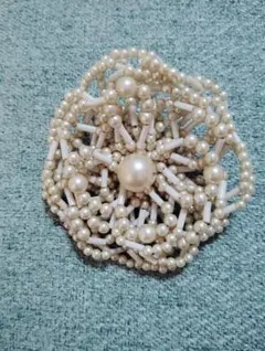 パールビーズ花形ブローチ