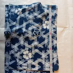 ネイビーとホワイトの花柄浴衣