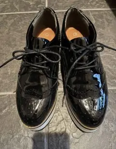 エナメル黒　厚底シューズ