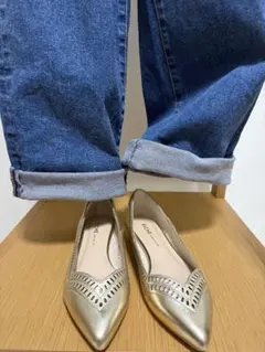 PICHE ABAHOUSE カットワークフラットパンプス ゴールド 37のサムネイル