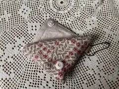 三角レジ袋入れ(スリーピングローズ)カバンチャームにも