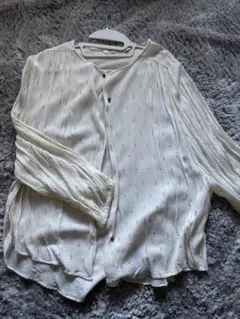 ホワイト 長袖 シャツ ボタン付きZARA