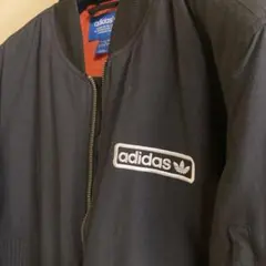 アディダスadidasスタジャン色ブラック メンズMサイズ 中綿入 ジャンパー