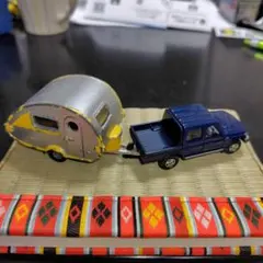 トヨタ　ランドクルーザー70とキャンピングカーセットのサムネイル