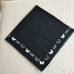 ☆HM ☆　蝶模様 ハンカチ 　☆黒