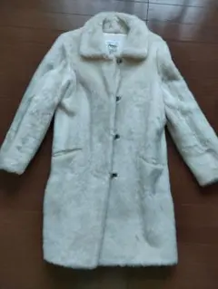 アニエスベー. 白ホワイトフェイクファーコート サイズ1(Mサイズ相当)