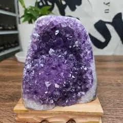 天然アメジスト晶洞 703g 濃紫 二層結晶 原石 - メルカリ