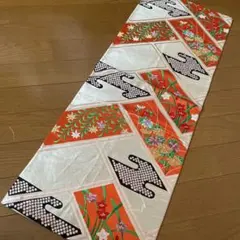 和風 テーブルランナー 花文様 オレンジ シルバー82