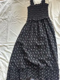 美品 GU スモッキングキャミソールワンピース by rokh M 花柄　黒　M