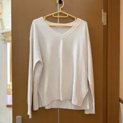 GU ホワイト Vネック 長袖ニット
