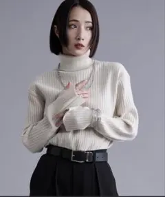 ellno Loset サムホールツキリブタートルニット