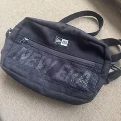 NEW ERA ショルダーポーチ ラージ 2L ブラック ロゴ