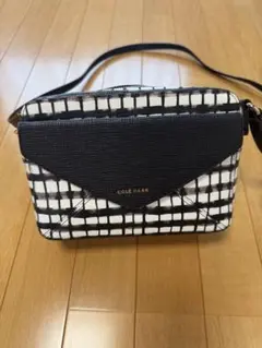 COLE HAAN ブラックホワイトチェック トートバッグ - メルカリ