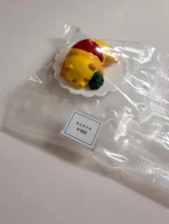 レトロ喫茶のショーウィンドウにこっそりいる動物の赤ちゃん」オムライスなパンダ
