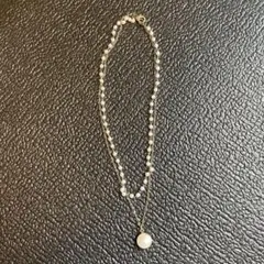 パールと金属の二重ネックレス