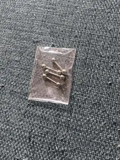 ボール型装飾のピアス 4個セット