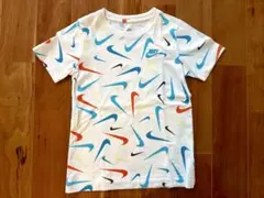 NIKE 総柄 スウッシュ Tシャツ キッズ135センチのサムネイル