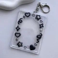 トレカキーホルダー レジンデコ　トレカケース　ブラック　黒　シルバーラメ　y2k