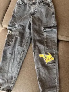 h&m ブラックデニム　ピカチュウ　ポケモン　130のサムネイル