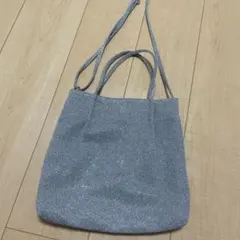 シルバー　ショルダーバック
