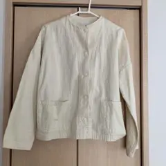 ノーカラージャケット クリーム色