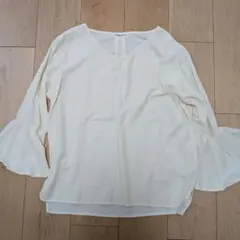 ナチュラルクチュール natural couture ベルスリーブ　ブラウスのサムネイル