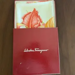 【新品】Salvatore Ferragamo フェラガモ 花柄スカーフ 箱付き