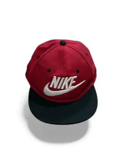 Nike 赤黒 スナップバックキャップ