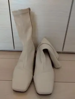 クリーム　アイボリー　ベージュ系　キレイめ　スクエアトゥブーツ24cm