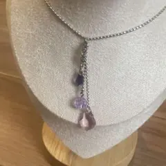 スワロフスキー　ラベンダー　紫色のドロップ型ネックレス　シルバー